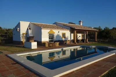 Image de Ferme, villa avec grande piscine privative sur un terrain de 10 000 m² avec magnifiques paysages