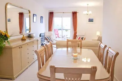 Image de Grand et lumineux, 1 appartement avec grande piscine niché au milieu de jardins