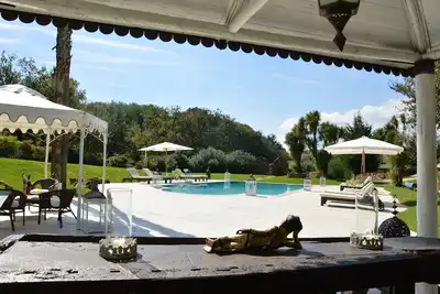 Image de Villa magie luxe, piscine, spa, tennis, parc arboré.