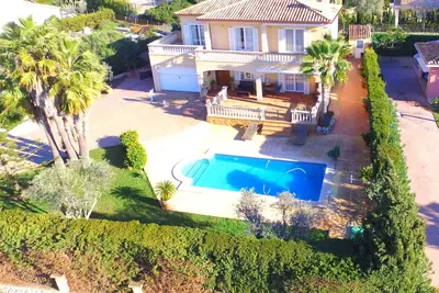 Image de Magnifique Villa Avec Vue Mer Et Montagne Ideal Pour Les Familles Avec Piscine
