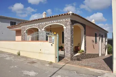 Image de Ville élégant avec jardin en zone tranquille sur le cote estemaison / villa - Orosei