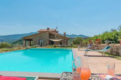 Le Macine 6, Emma Villas