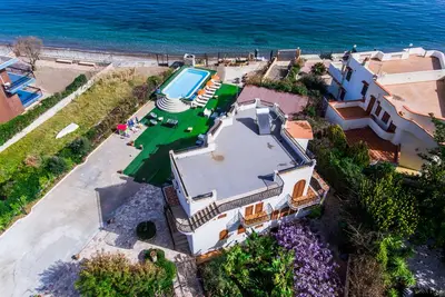 Image de maison pied dans l'eau/ villa - Casteldaccia