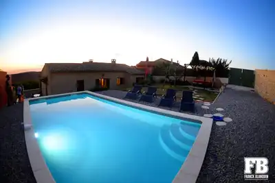 Image de Au coeur de Roussillon : maison avec jardin, piscine et climatisation