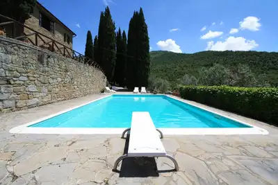 Image de Maison de campagne sur une colline avec vue panoramique et piscine
