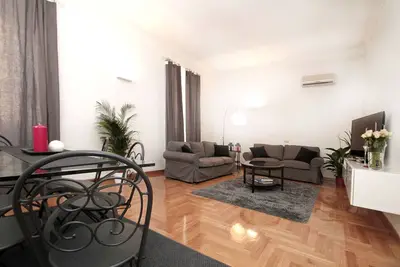 Image de Lux Appartement confort et l'intimité dans le centre de Rome par un groupe de 10 amis