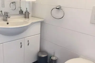 Image de Nouvellement conçu appartement dans un environnement calme - courtes distances à la Wccb