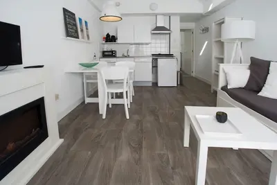 Image de Une très belle maison de plage privée à seulement 175m de la plage sud. Près de la plage.
