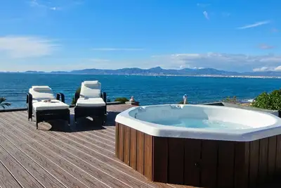 Casa Pura avec vue sur la mer - Luxueuse maison de vacances avec bain à remous et connexion Wi-Fi gratuite