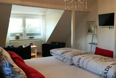 Image de Nouveau / Landhaus Grandma Muh avec 2 appartements exclusifs a. très grande propriété / près de Dangast