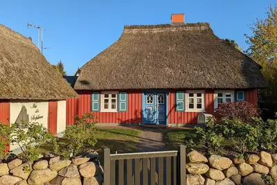 Image de Maison avec toit de chaume proche de la nature près de Bodden