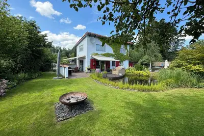Luxueux chalet sur le Canal Ems-Jade, comme animaux de compagnie, une piscine extérieure, cheminée