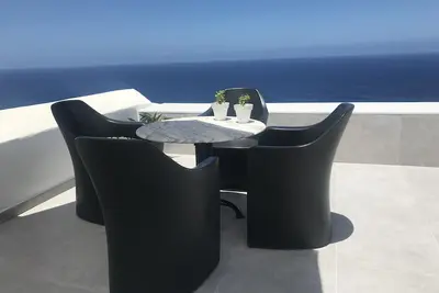 Image de Casa del Mar avec grande terrasse, face à la mer, luxur. équipements