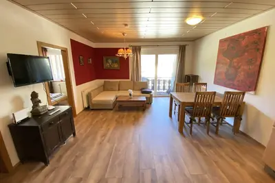 Image de Bel appartement lumineux avec terrasse et vue sur le lac, à 50m de la plage, WiFi