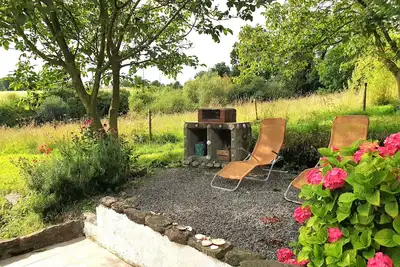 Image de Gîte calme avec terrasse privée et barbecue