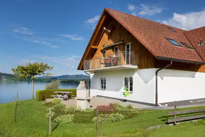 Appartement confortable niché entre le lac et les montagnes