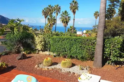 Image de Logement chic avec vue panoramique sur la mer, la côte et les montagnes