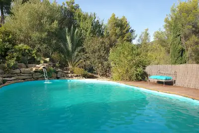 Image de Gite dans Mas Provençal, piscine privative chauffée, spa, calme absolu