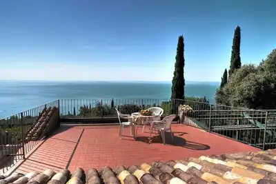 Image de Villa, situation exceptionnelle et calme Ă la campagne, vue magnifique sur le lac