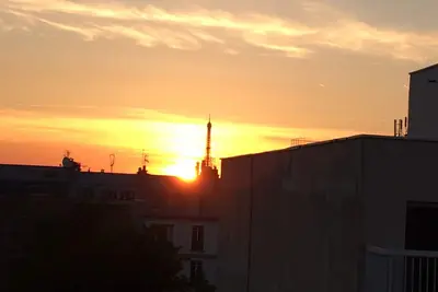 Image de Typical Parisian flat. Charmant 2 pièces sous les toits de Paris