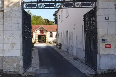 Image de Grande maison de charme atypique entièrement refaite à neuve.