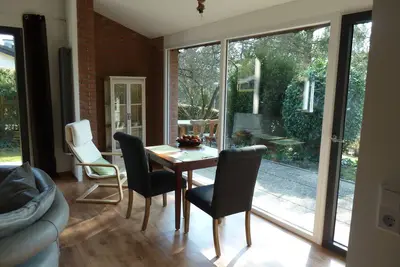 Image de Maison accueillante près de la forêt