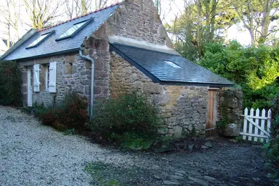 Image de Maisonnette en vieilles pierres typique du pays du Léon