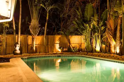 Image de Maison de luxe 4 chambres / 5 salles de bain avec piscine chauffée à Wilton Manors!