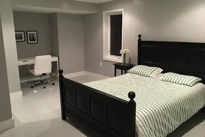 Image de Bel appartement au sous-sol avec entrée privée