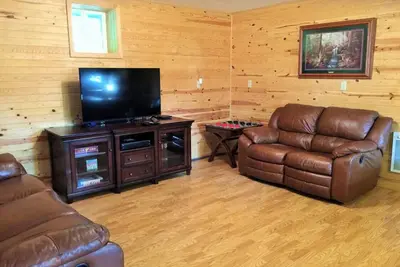 Image de maison la famille 3br seulement minutes de Black River avec wifi et télévision par satellite