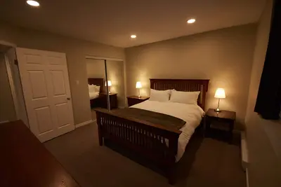 Image de One Bedroom Suite avec bain à remous dans Bonnington