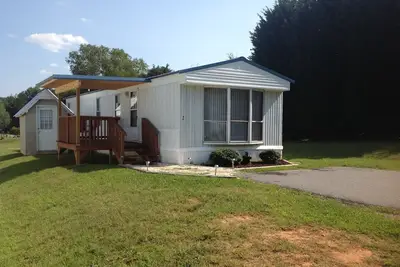 Image de Retraite confortable et tranquille près de Blue Ridge Parkway. 2 chambres, 1 salle de bain, proche du centre-ville!
