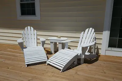 Image de Un emplacement pratique et silencieux! Remodelé 4br 3ba. Convient aux chiens, au grand pont, au jacuzzi.