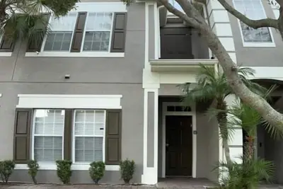 Image de maison de ville en famille dans une communauté très fermée à proximité des parcs Disney