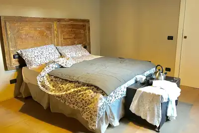 Image de Appartement rénové récemment près de Duomo, Wi-Fi, A / C
