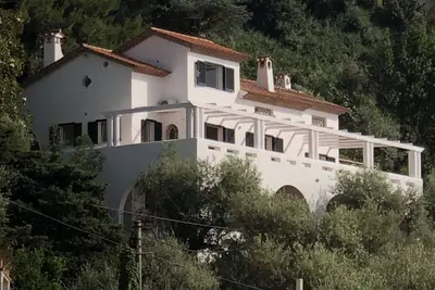 Image de Belle villa panoramique dans un parc privé avec descente à la mer