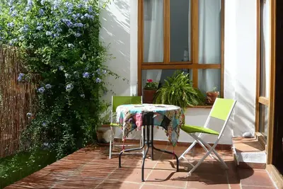 appartement original et confortable au rez-de-chaussée avec patio