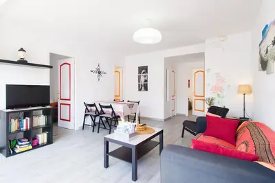 Magnifique appartement 2  pers très spacieux, plage, restos, commerces à 2 pas.