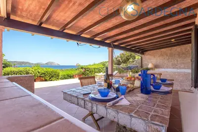 Image de Coral Coast Villa spectaculaire avec la plage en contrebas de la maison