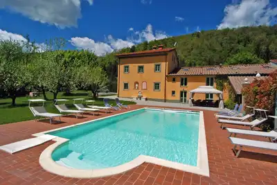 Image de La charmante résidence d'un évêque du XVIIIe siècle, maintenant une villa confortable pour 10/14 personnes avec espace bien-être