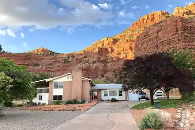 Image de Super base à proximité de Zion, Bryce, Grand Canyon, Lake Powell et meilleurs amis!