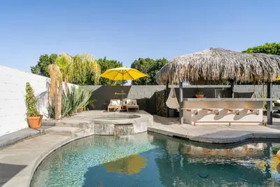Image de ¡2 Blocks Away Parfait chez Coachella / Stagecoach Lux!