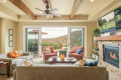 Image de N ° 1 sur Vrbo avec vue spectaculaire sur le parcours de golf sur Vrbo, Bbq, Patio