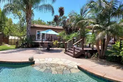 Image de Maison d'hôtes privée près de la région viticole avec piscine