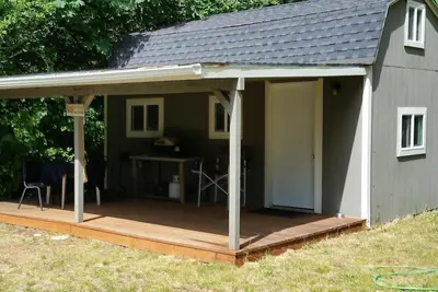 Image de Petite cabane située près du lac Cushman<br>Prix d'hiver:<br>750 $. bouche 90 jours Min.