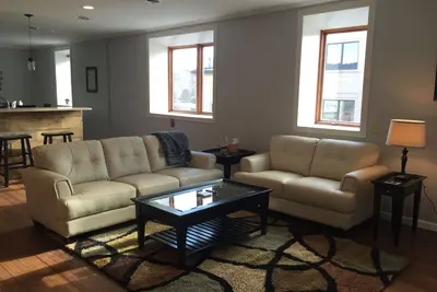 Image de Loft entièrement meublé dans le centre-ville de Decorah, Ia