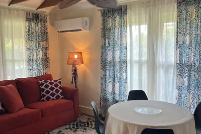 Image de Séjour dans notre Cottage Violet pour une expérience Everglades Like No Other