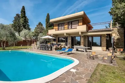 Image de Villa panoramique de luxe avec piscine Ă Florence - Toscane