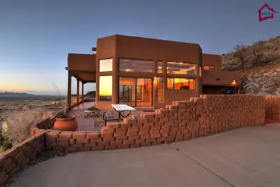 Image de Maison exécutive avec une vue sans fin dans le canyon Soledad!