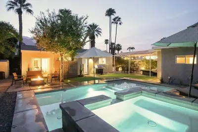 Image de Movie Colony Home avec Casita, Pool & Spa!